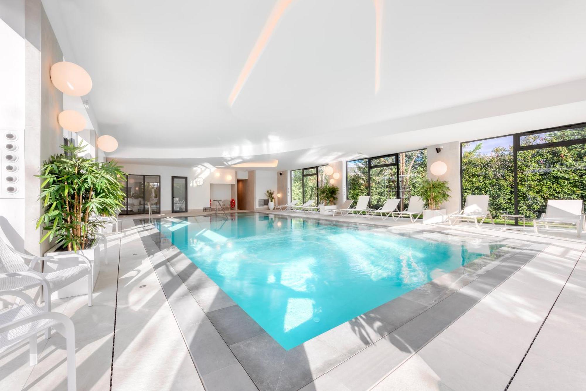 Golden Tulip Lyon Ouest Techlid Hotel & Spa Limonest Exterior photo