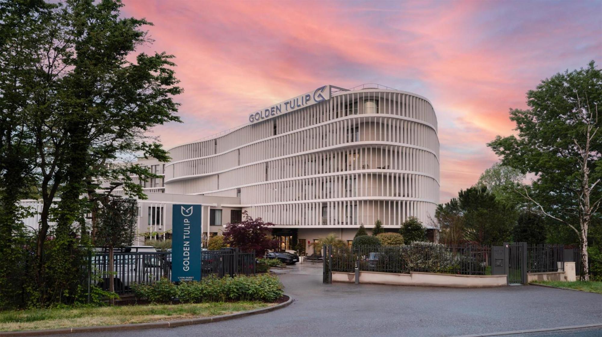Golden Tulip Lyon Ouest Techlid Hotel & Spa Limonest Exterior photo