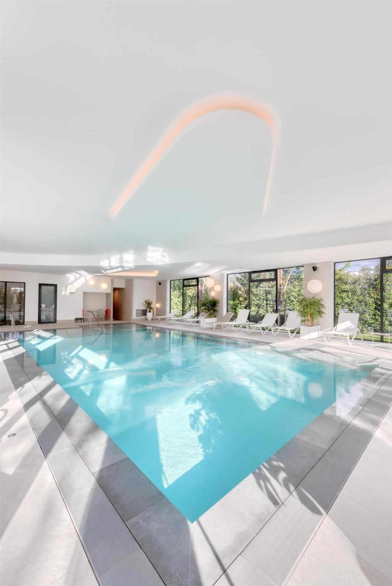 Golden Tulip Lyon Ouest Techlid Hotel & Spa Limonest Exterior photo